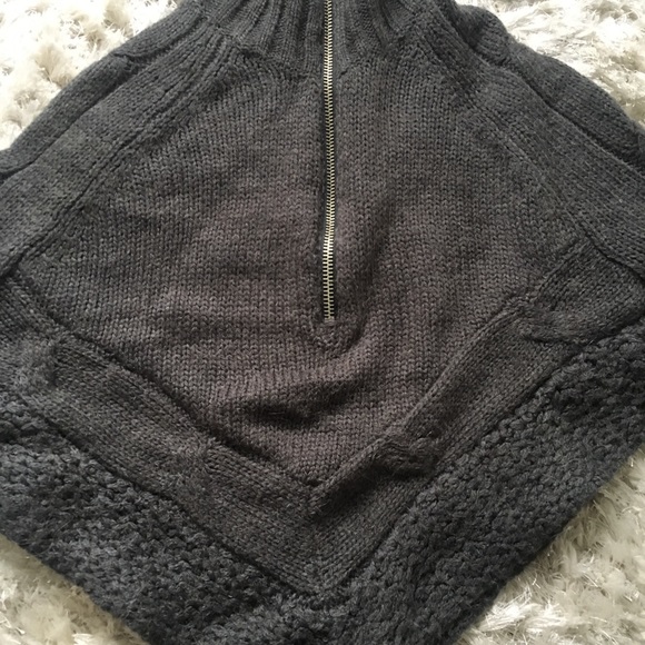 Wool knit sweater poncho - NEW CONDITION - Picture 2 of 7